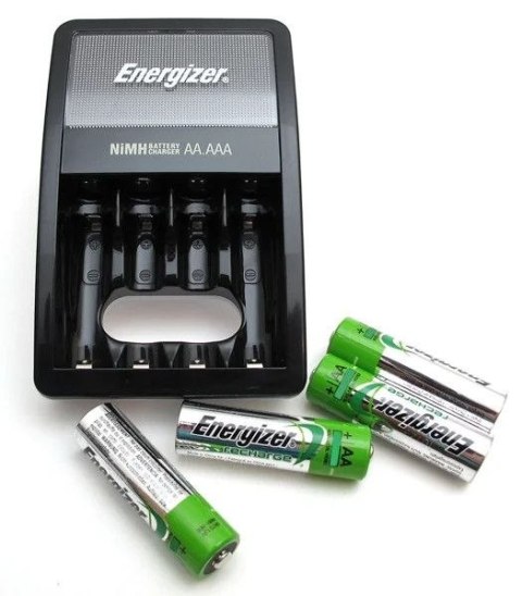 Ładowarka akumulatorowa Energizer Ni-MH Maxi + 4 x R6/AA 2000 mAh (EN-321401) Ładowarka akumulatorowa Energizer Ni-MH Maxi + 4 x R6/AA 2000 mAh (EN-321401)